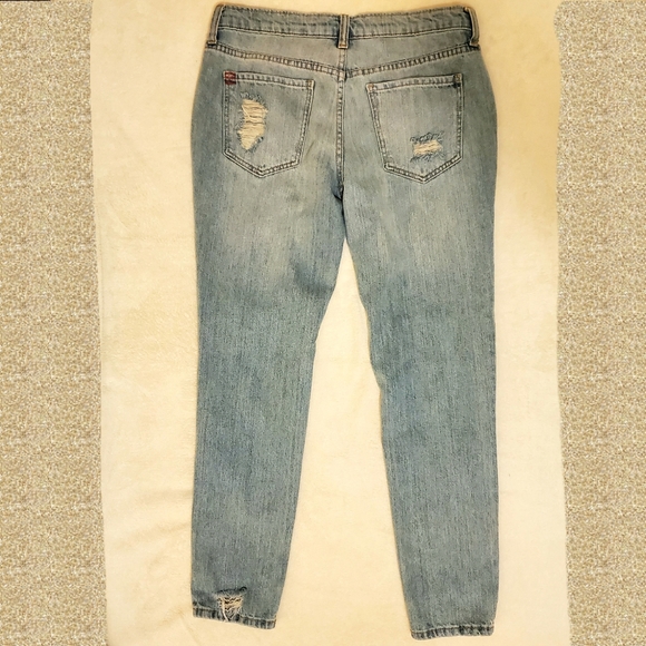 Boyfriend style BDG Slim BF Low Rise Ripped Jeans - Picture 4 of 8